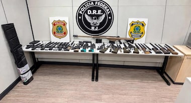 PF apreende 11 fuzis e submetralhadora a caminho do Rio; arsenal iria para facção criminosa