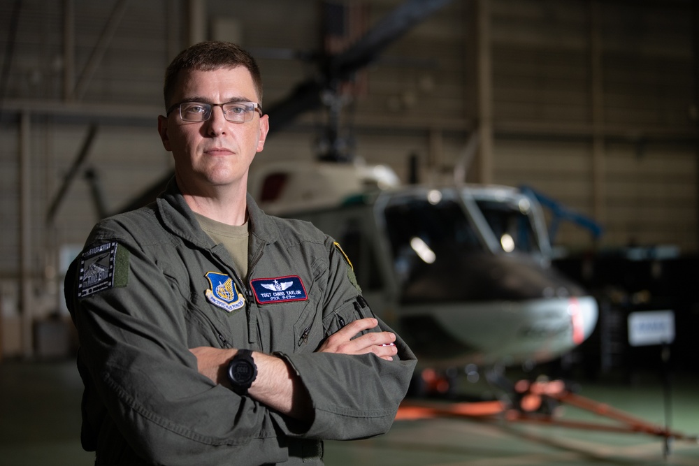 Imagem relacionada à notícia: Yokota dá adeus ao UH- 1 N Huey