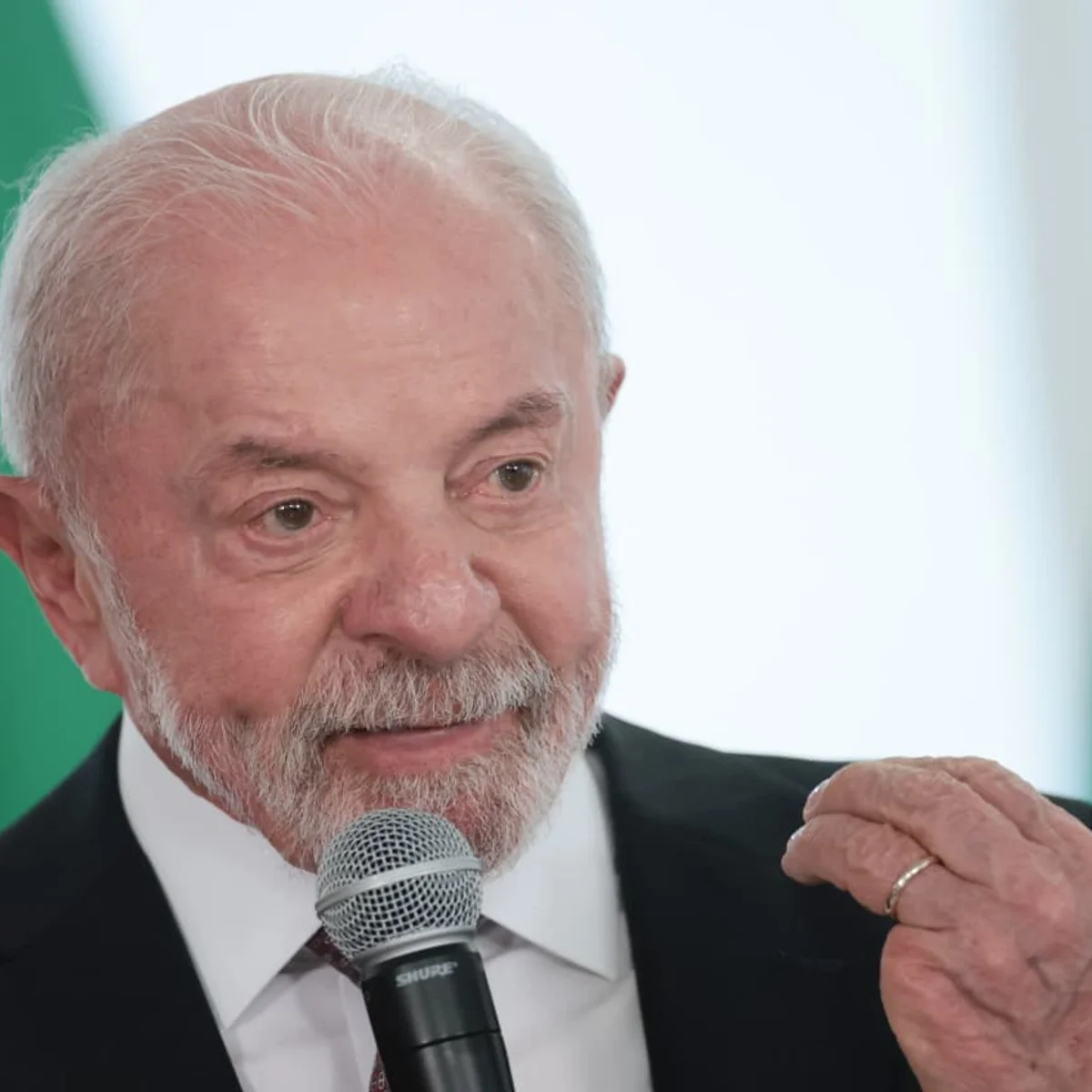 "Amigo de um presidente é o povo, não o Vorcaro", diz Lula no RJ