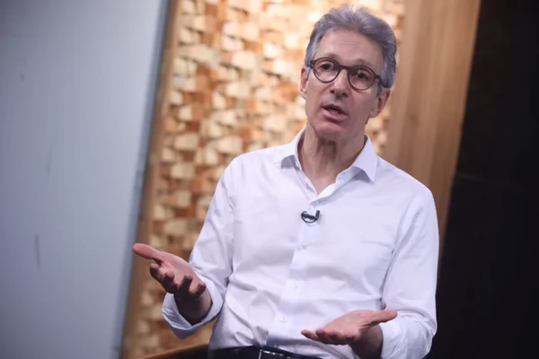 "Não vamos recuar", diz Zema após Dino criticar ação do Novo contra Andrei