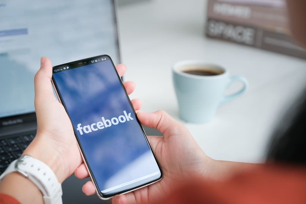 Pessoas deixam de conseguir acessar o perfil, mas a desativação não apaga fotos, publicações ou vídeos — Foto: Reprodução/Shutterstock