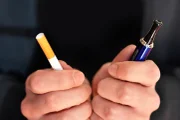 Jovem é internado em estado grave após usar cigarro eletrônico por anos