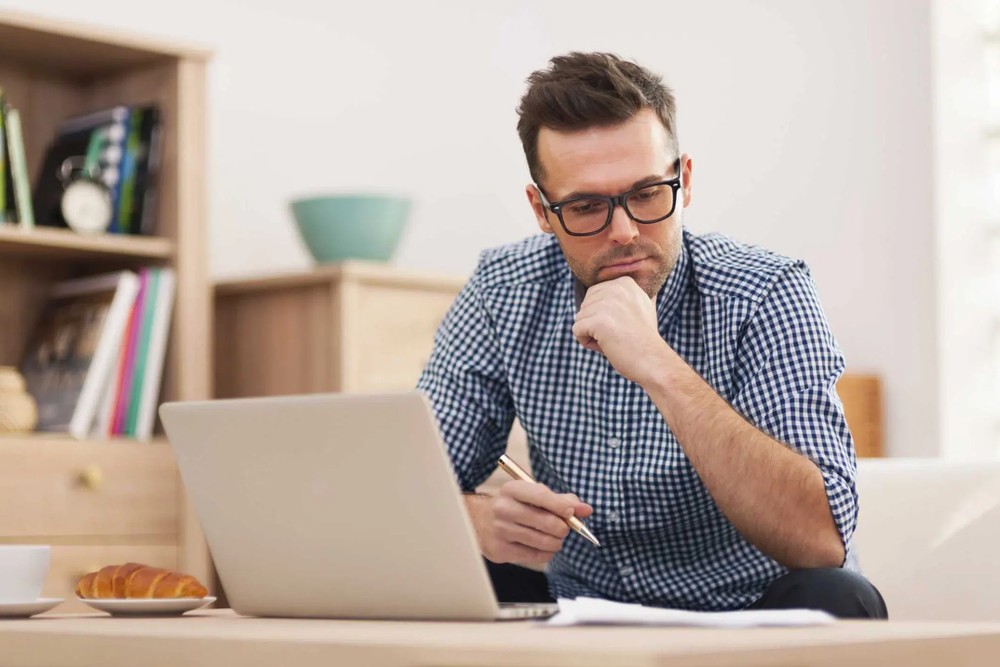 A fraude se aproveita do nome e da identidade visual da empresa para apresentar uma oferta que parece verdadeira — Foto: Reprodução/Getty Images
