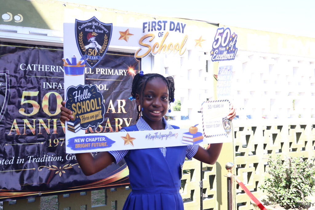 A Catherine Hall Primary celebra seu 50º aniversário com um grandioso retorno à escola