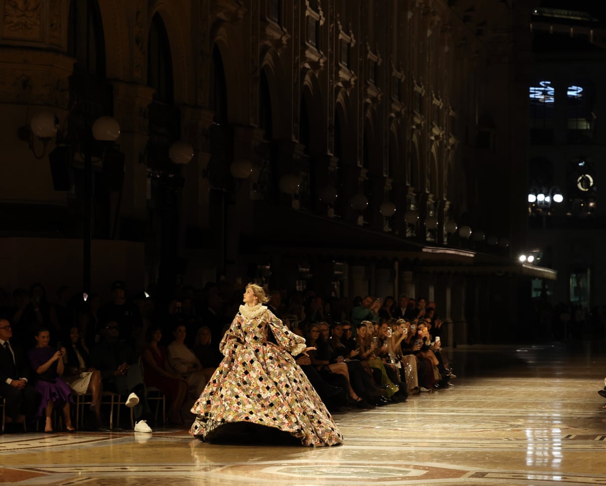 'É problemático': preocupação enquanto fabricante de injeções para perda de peso patrocina evento da Vogue World