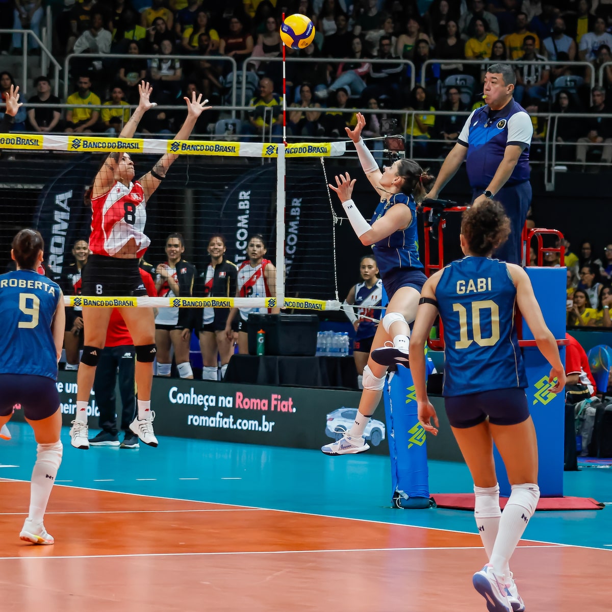 Vôlei feminino do Brasil passa fácil pelo Peru e continua imbatível na busca por vaga olímpica