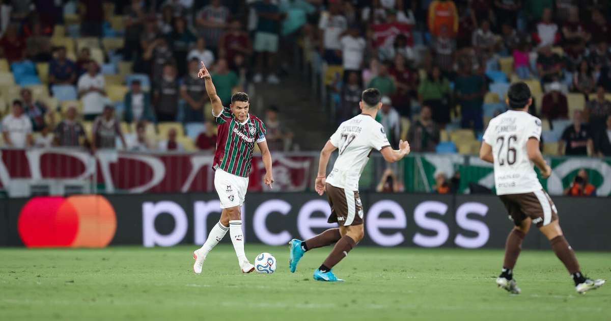 Thiago Silva expõe rotina no Fluminense: "À base de anti-inflamatório"