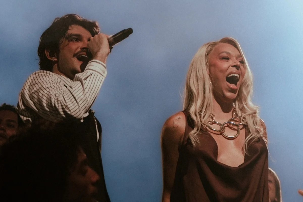 Jão retorna aos palcos em show com participação de Erika Hilton
