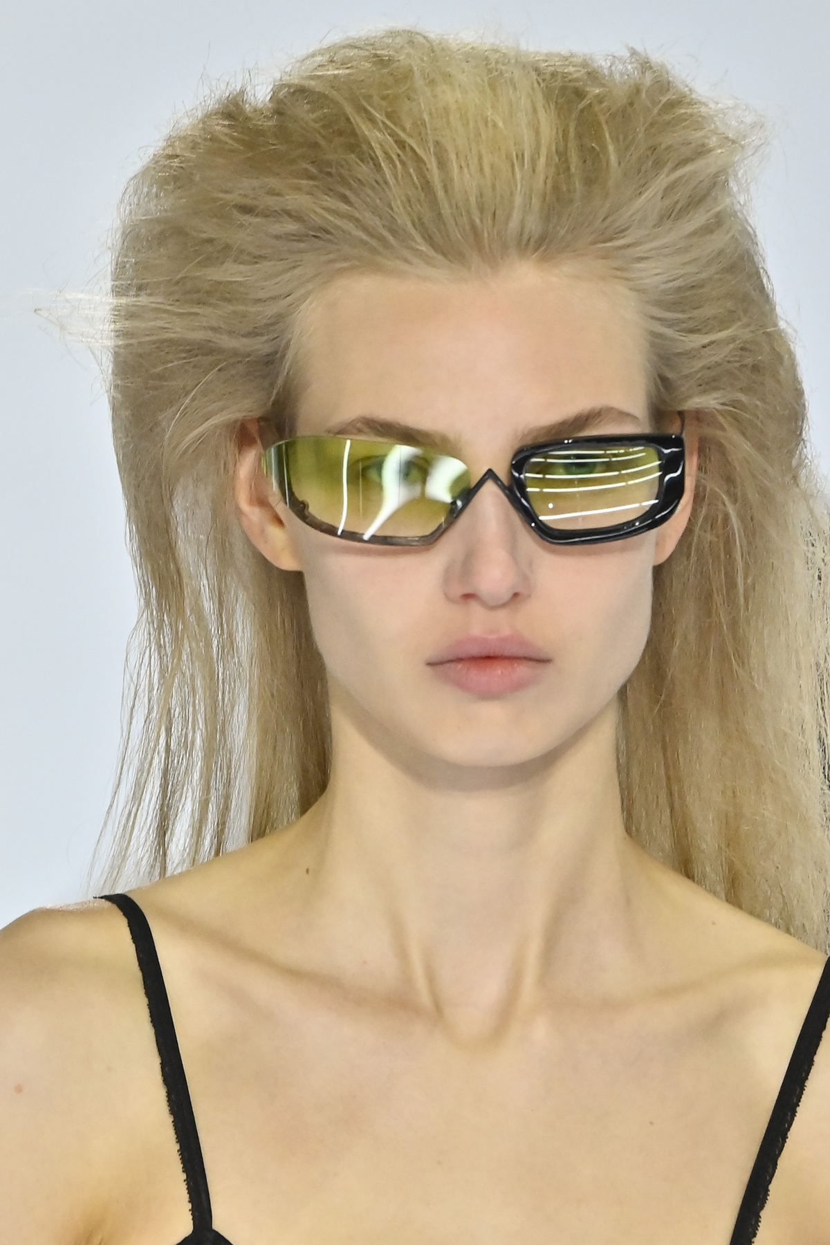 Prada faz das saias protagonistas em coleção que celebra o imperfeito