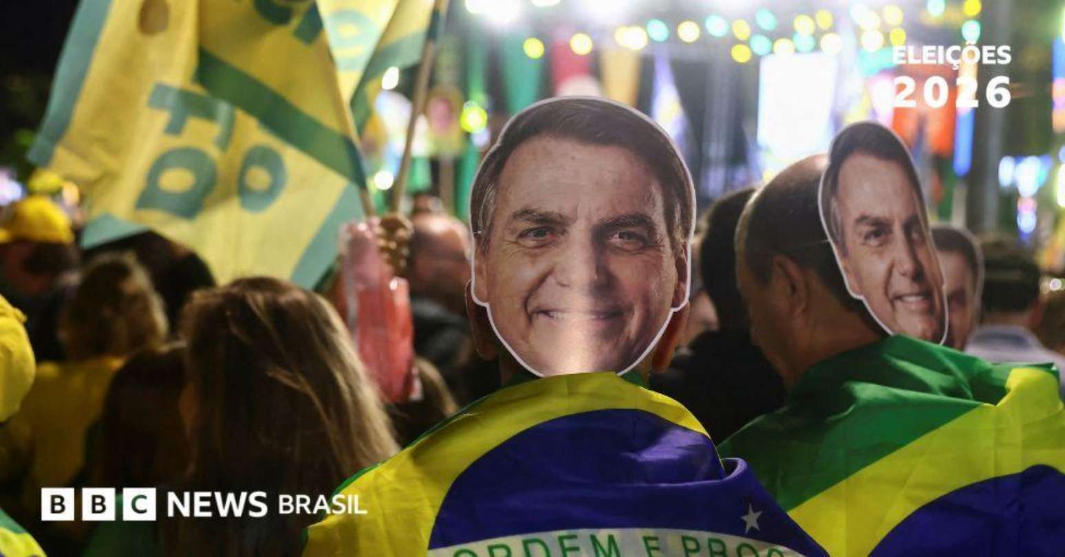 Apoiadores com m&aacute;scaras de Jair Bolsonaro