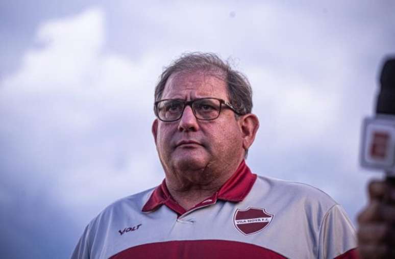 Incêndio atinge prédio do técnico Guto Ferreira em Goiás