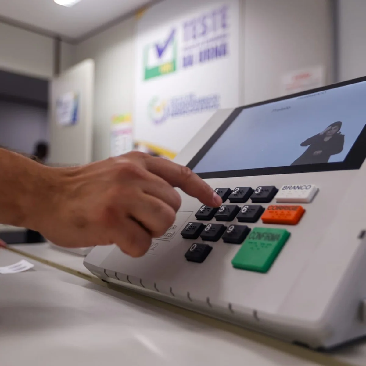 TSE barra a entrada de 14 observadores internacionais para as eleições