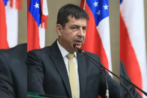 Mendonça afasta chefe da Inteligência da PF após apontar monitoramento