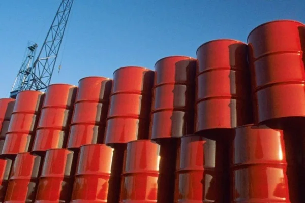 Petróleo volta a passar de US$ 100 com elevação de tensão no Oriente Médio