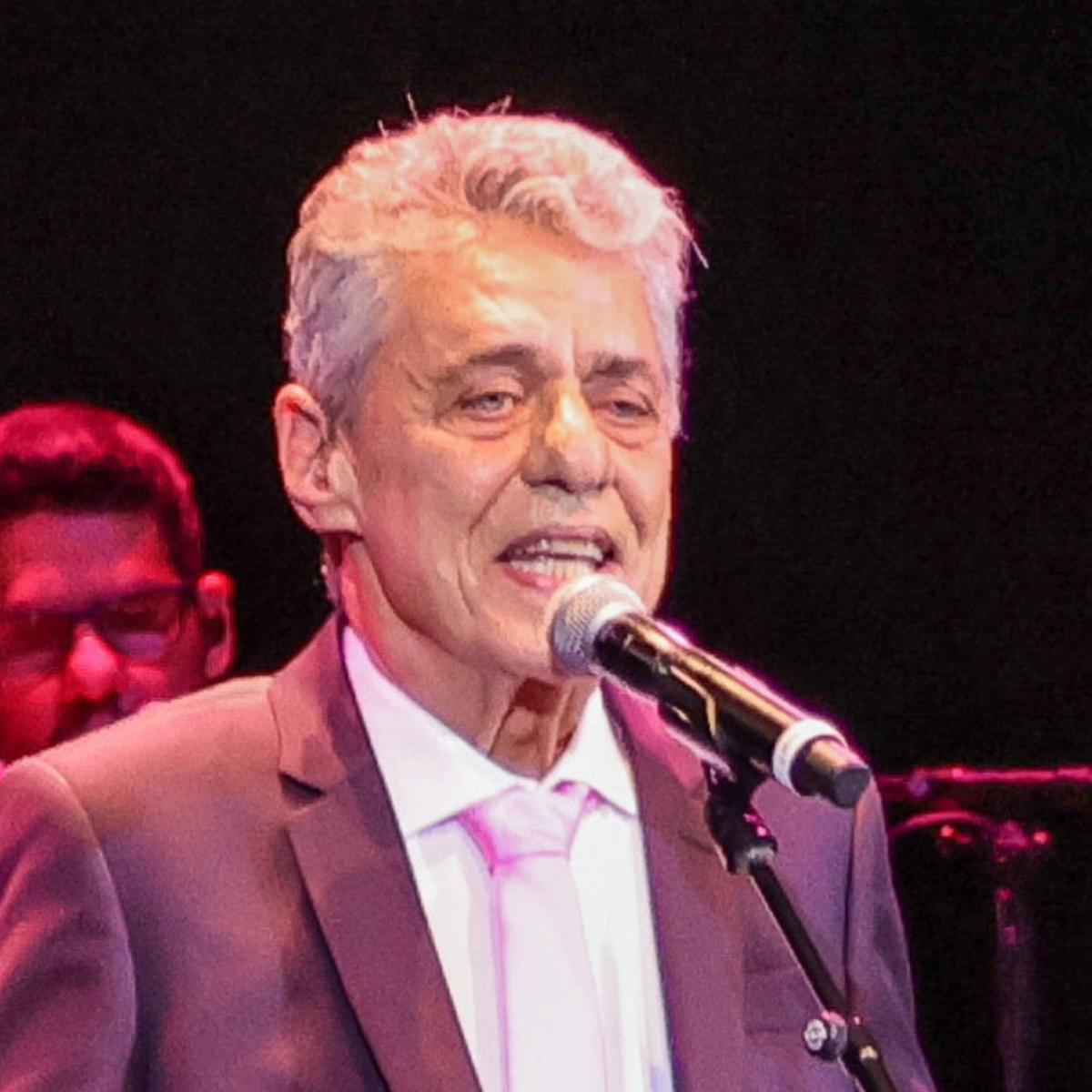 Chico Buarque diz ter recebido ameaça de morte e registra boletim de ocorrência
