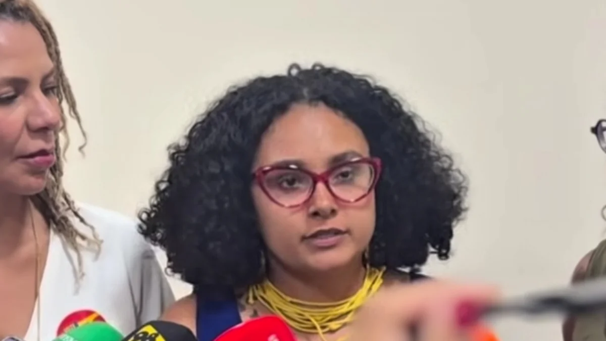 Iza Lourença (PSol) denuncia ataque a bomba a seu escritório em MG