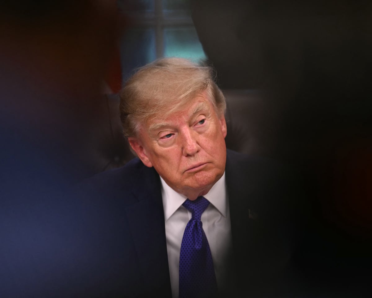 Anúncios da campanha de Trump pagos com dinheiro público violam a lei federal, dizem críticos