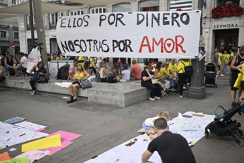 As imagens do acampamento na Puerta del Sol em Madri para protestar contra a crise habitacional