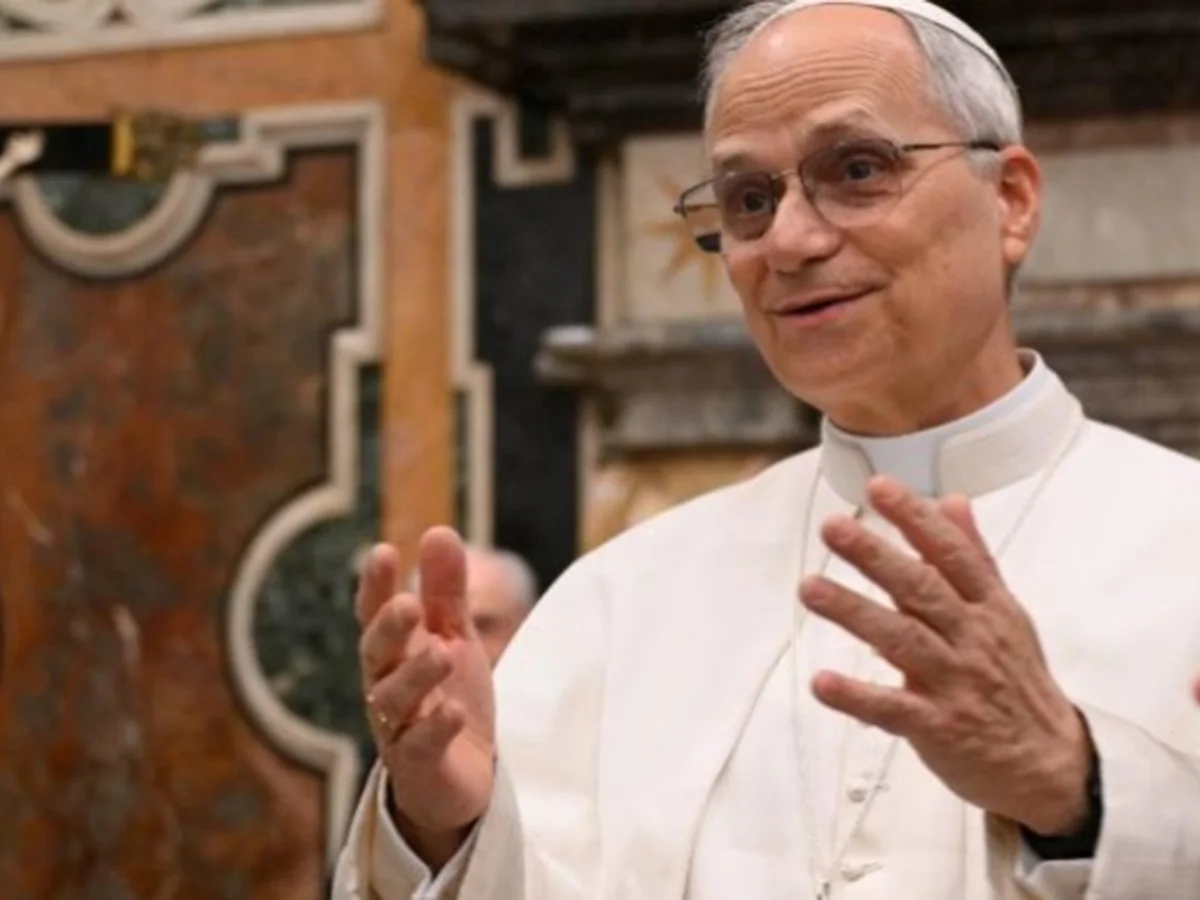 Leão XIV inicia visita à França em busca de aproximação com jovens e fiéis