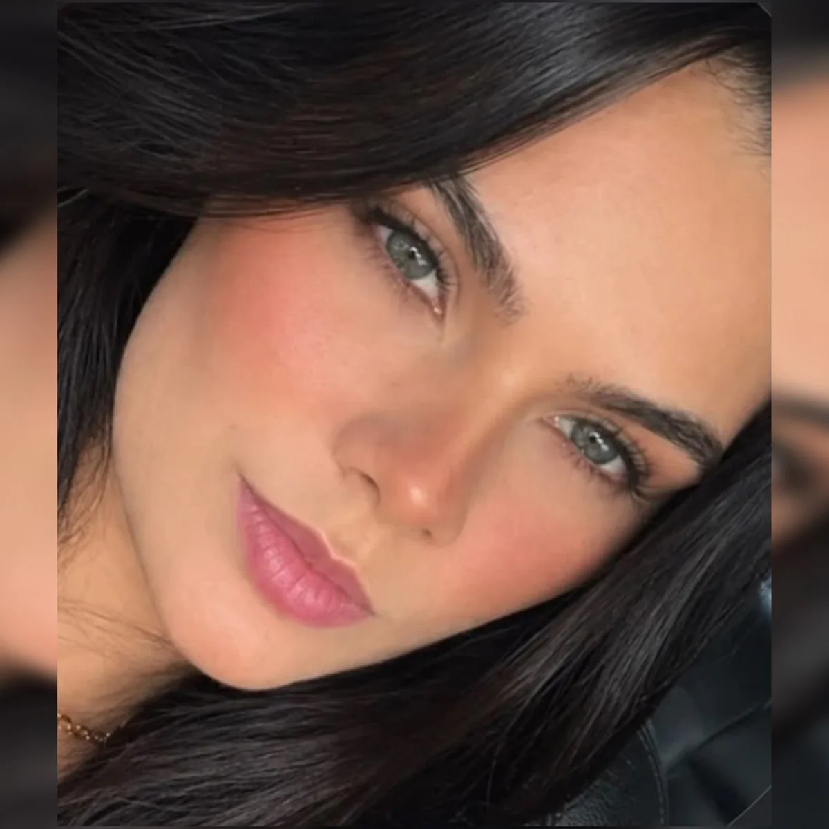 Mulher de 26 anos morre e bebê fica ferida após carro bater em árvore