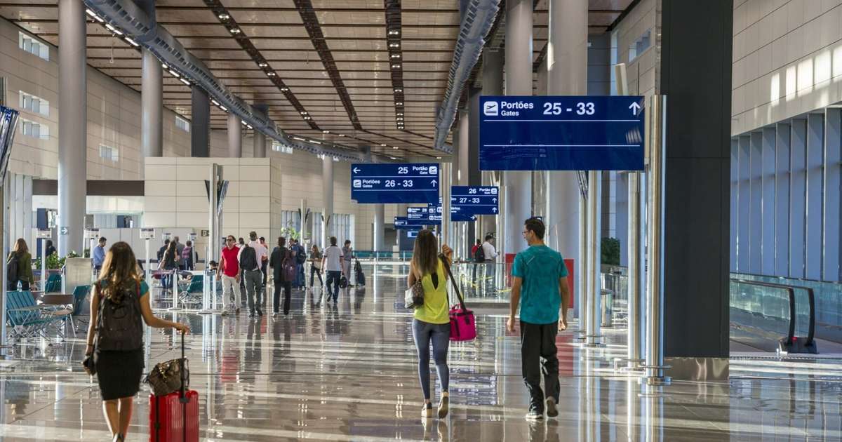 Aeroporto de Confins, em Belo Horizonte, suspende atividades por problema na pista