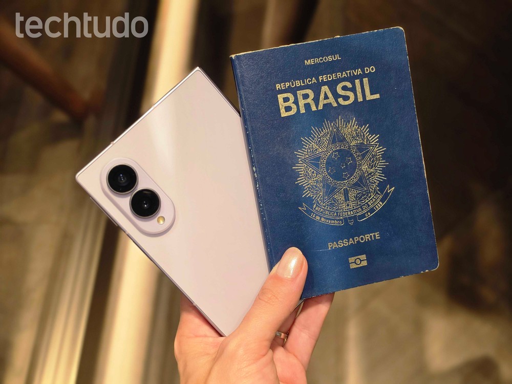 Galaxy Z Fold 8 tem formato passaporte, com tela externa mais compacta e tela interna "de tablet" — Foto: Ana Loubak/TechTudo