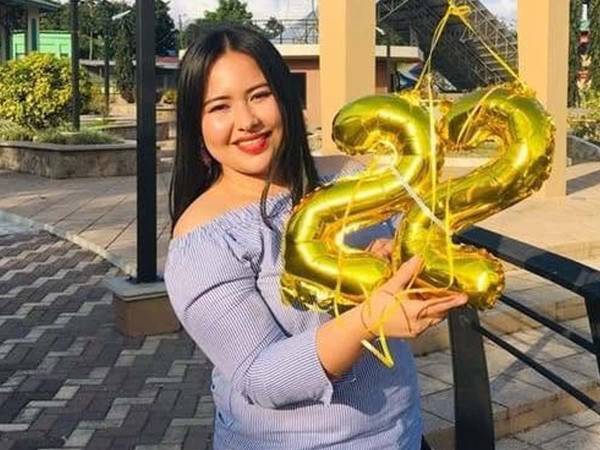 Dania Carolina Márquez González, una joven originaria de El Negrito, Yoro, murió durante la madrugada de este jueves en un accidente vial ocurrido en la carretera CA-13, a la altura de la colonia Omonita, en San Manuel, Cortés, tras una colisión entre una rastra y una camioneta.