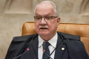 Decisão de Dino escala crise no STF e aumenta pressão sobre Fachin