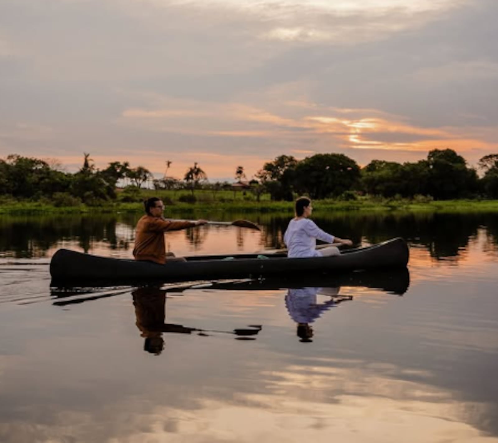 Passeio de canoa no fim da tarde