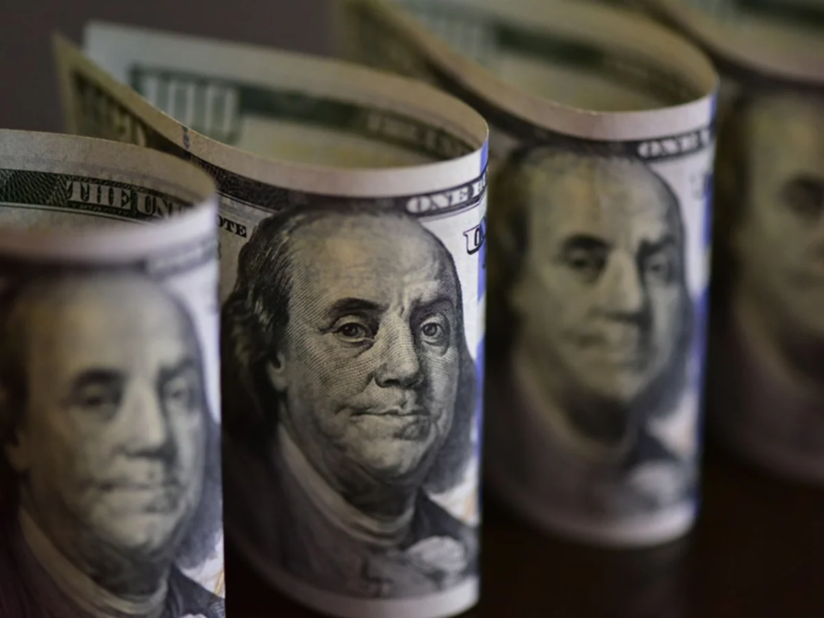 Dólar sobe e Bolsa cai com alta do petróleo e encontro Trump-Xi Jinping