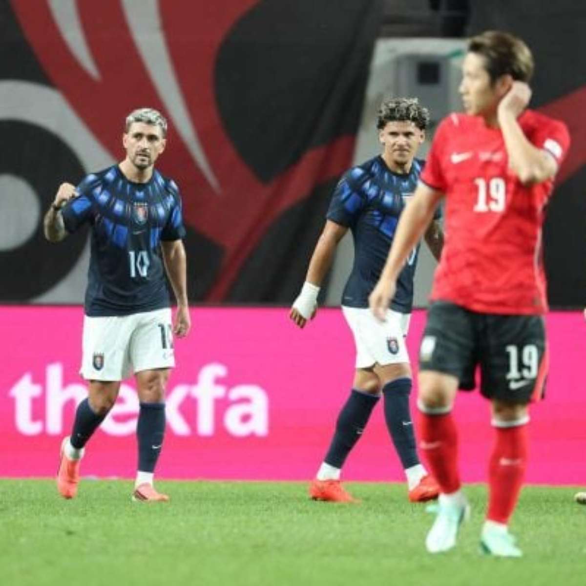 Arrascaeta dá show, e Uruguai goleia Coreia do Sul em amistoso