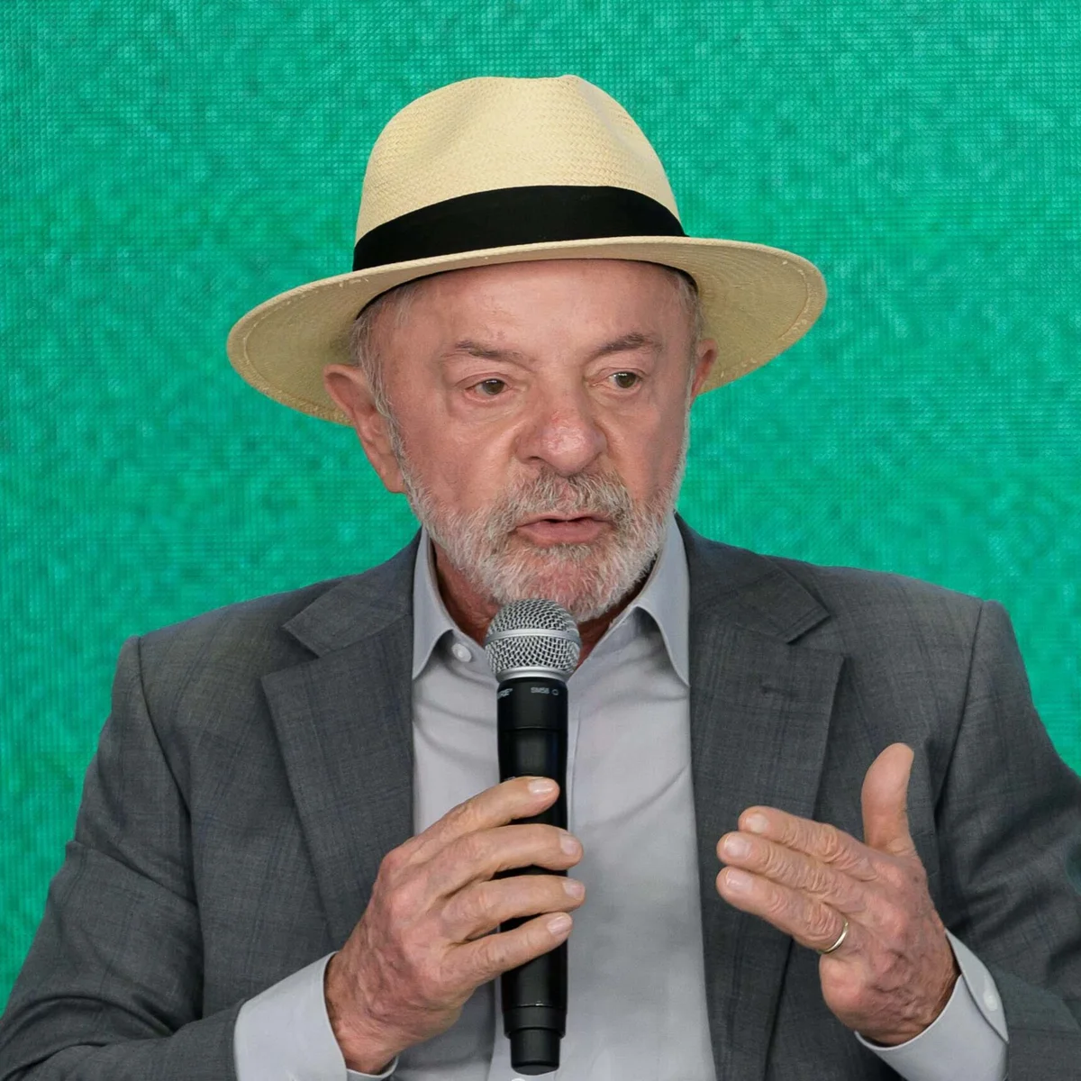 Lula critica bandeiras dos EUA em atos políticos: “Traidores da pátria”