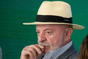 Imagem da matéria: Lula critica bandeiras dos EUA em atos políticos: “Traidores da pátria”