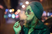 Jovem é internado em estado grave após usar cigarro eletrônico por anos