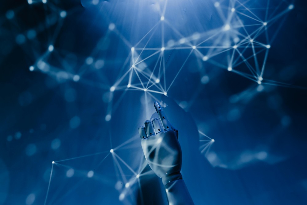Alinhamento de IA significa fazer com que os objetivos de um sistema de IA continuem sendo compatíveis com os interesses humanos — Foto: Foto de Tara Winstead: https://www.pexels.com/pt-br/foto/mao-dedo-futuro-robo-8386440/