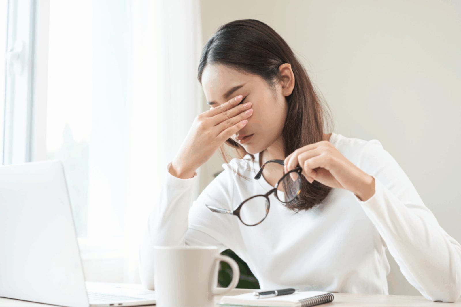A privação de sono pode alterar o humor e comprometer a clareza na hora de tomar decisões Imagem: Kmpzzz | Shutterstock