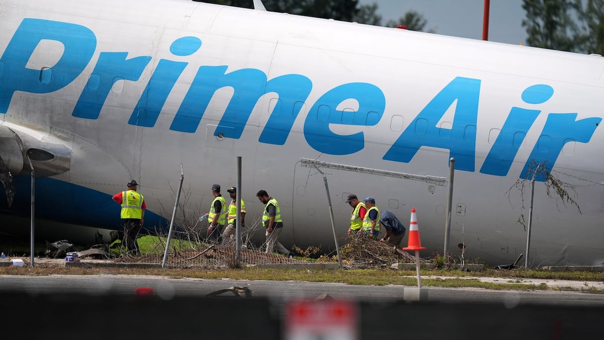 A pilot of the Amazon cargo plane that careened off Miami runway warned it was coming in too fast