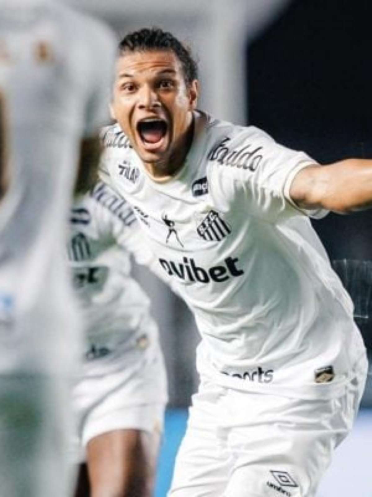 Santos vence Atlético e abre vantagem nas quartas da Sul-Americana