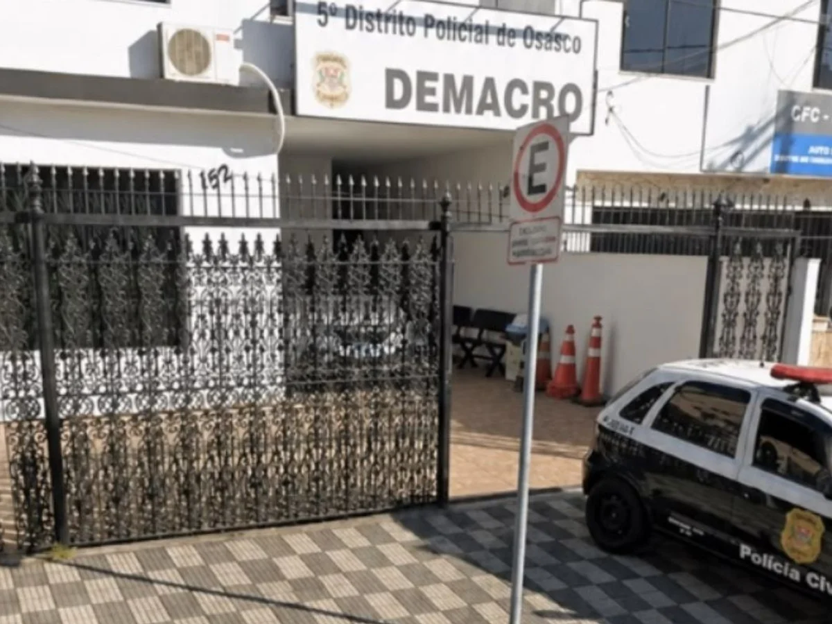 Mulher causa acidente com 5 vítimas ao aprender a dirigir em carro lotado