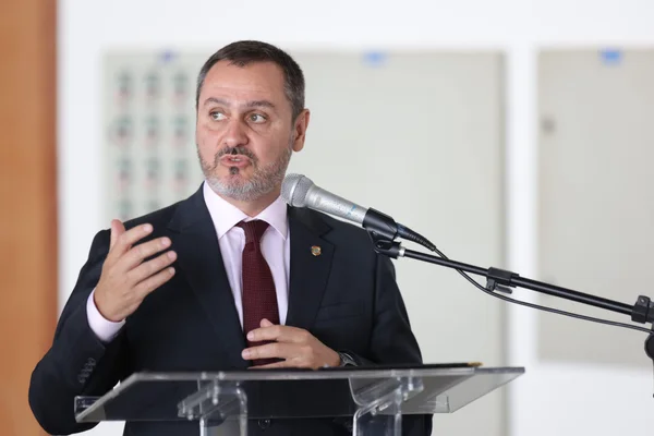STF: Mendonça manda intimar Andrei Rodrigues sobre afastamento da PF