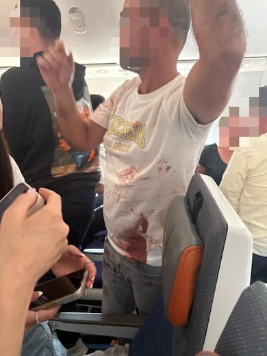 Piloto é esfaqueado na cabine, avião mergulha no ar e voo pousa em emergência