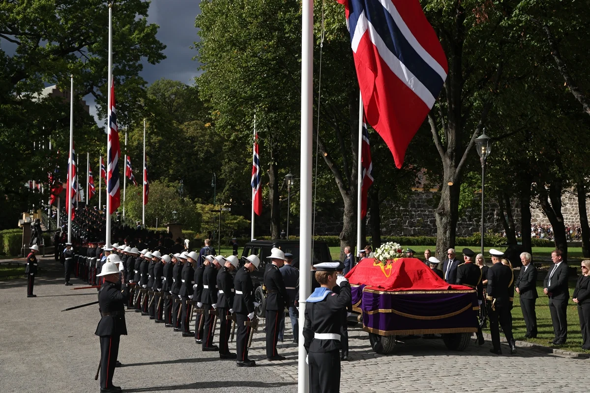 De “neto” preso a William: veja quem esteve no funeral do rei Harald V