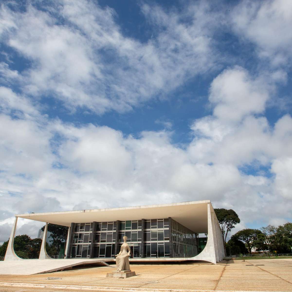 Em manifesto, 3 mil entidades pedem que STF analise crise em sessão pública, urgente e célere: 'Ninguém está acima da Lei'