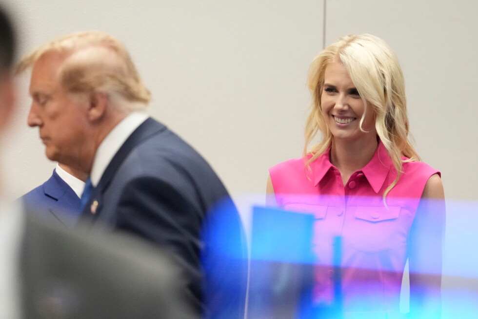 Trump deu presentes de férias no valor de US$ 45.000 a Natalie Harp e a dois outros auxiliares da Casa Branca