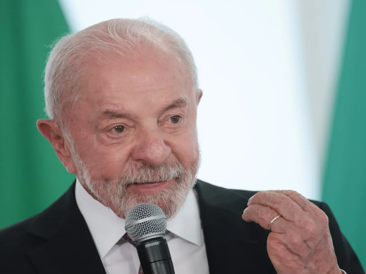 "Amigo de um presidente é o povo, não o Vorcaro", diz Lula no RJ