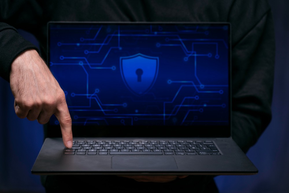 Proteção contra malware, VPN inclusa, suporte para Windows, Android e iPhone: os melhores antivírus de 2026 oferecem muito mais do que um simples escudo contra vírus. Veja quais passaram nos testes do AV-Test e AV-Comparatives e quais valem o preço cobrado, ou não custam nada — Foto: Marcos Vinícius Pereira / TechTudo