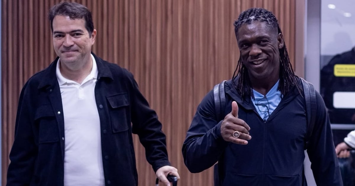 Seedorf chega a SP e comandará treinos do Corinthians em dois períodos nesta quarta (14)