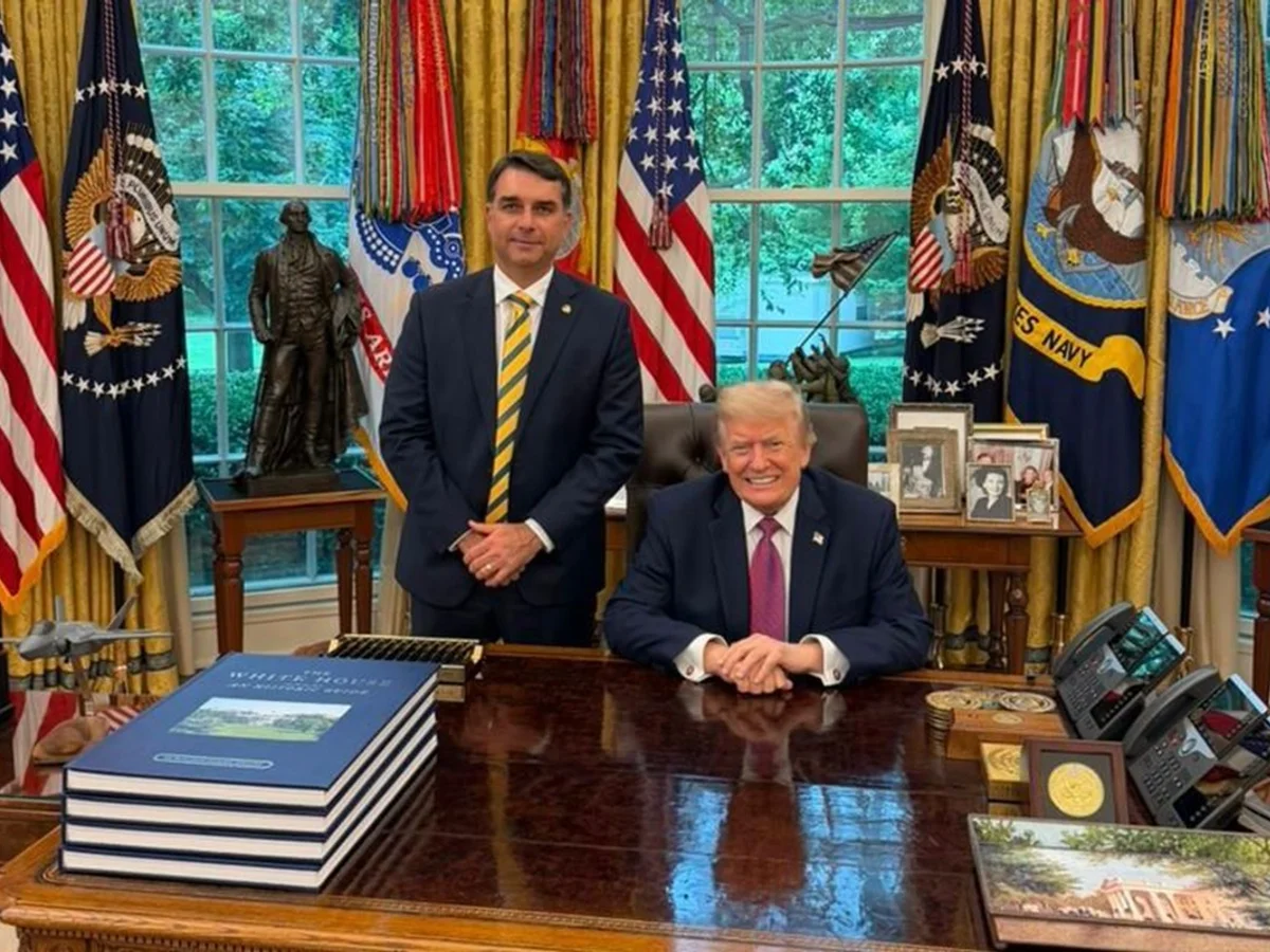 Trump diz que Flávio Bolsonaro teve "grande vitória" na eleição