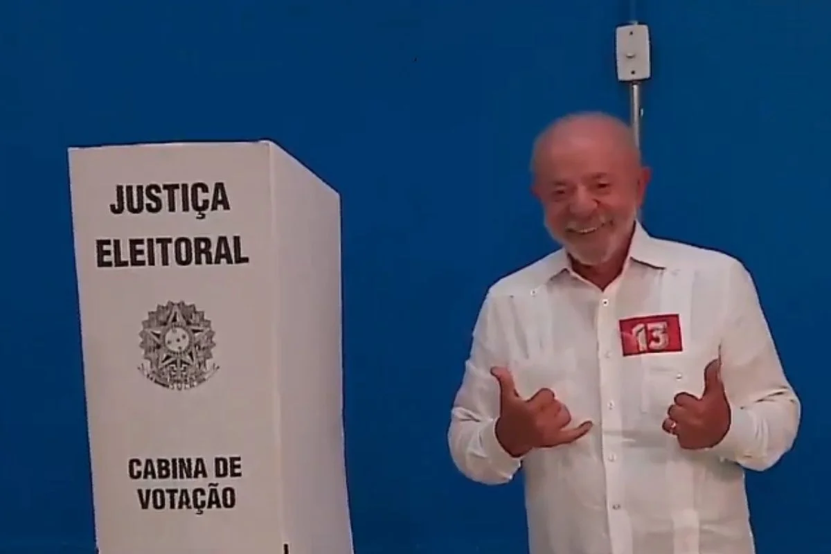 Lula acompanha apuração em hotel de São Paulo com a cúpula da campanha