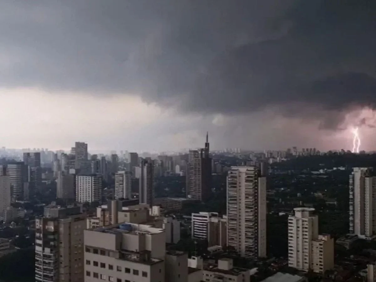 SP tem alerta para tempestades, granizo e ventos de 100 km/h até 5ª (15/10)